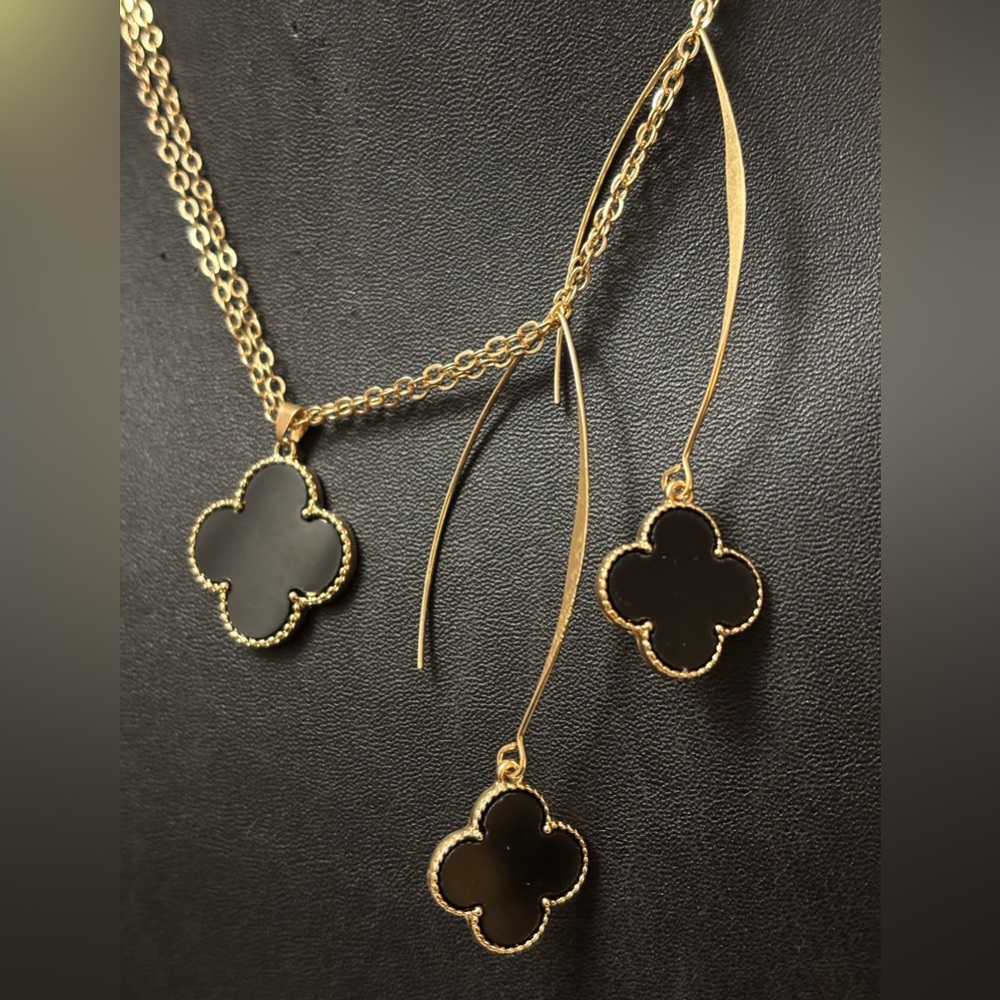 Stylish Gold and Black Clover Necklace and Earrings Set